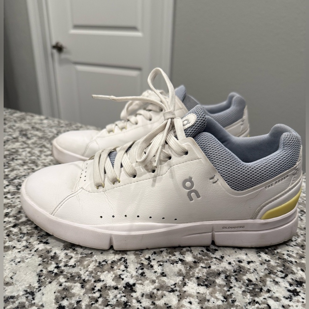 On Cloud Roger Sneakers, Size 9